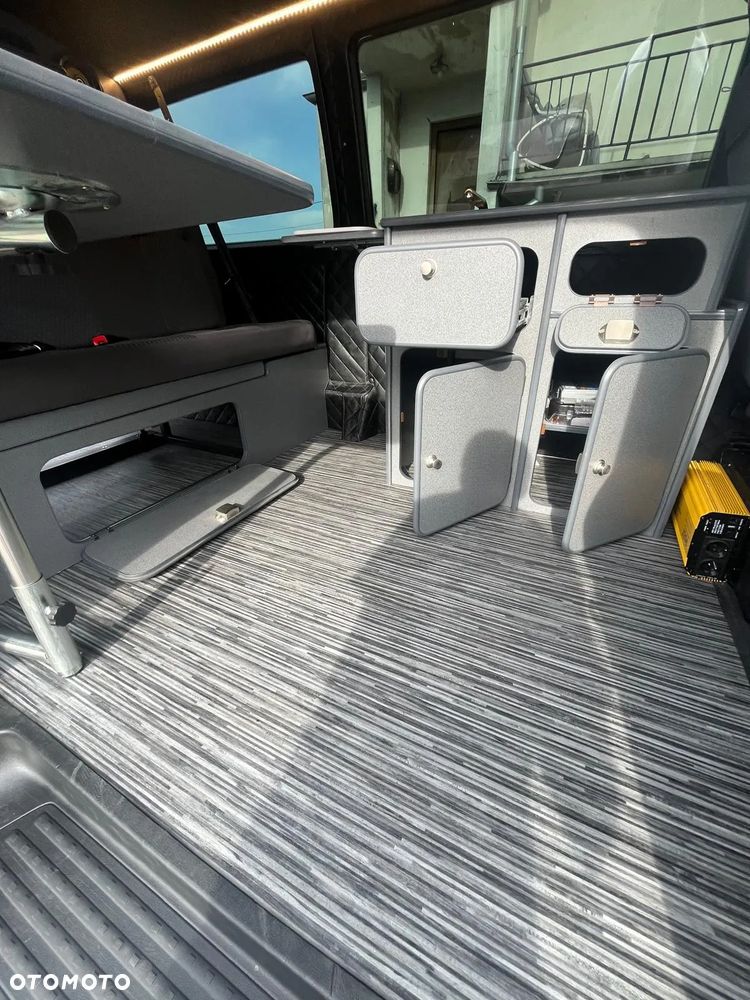 Volkswagen Caravelle - 2