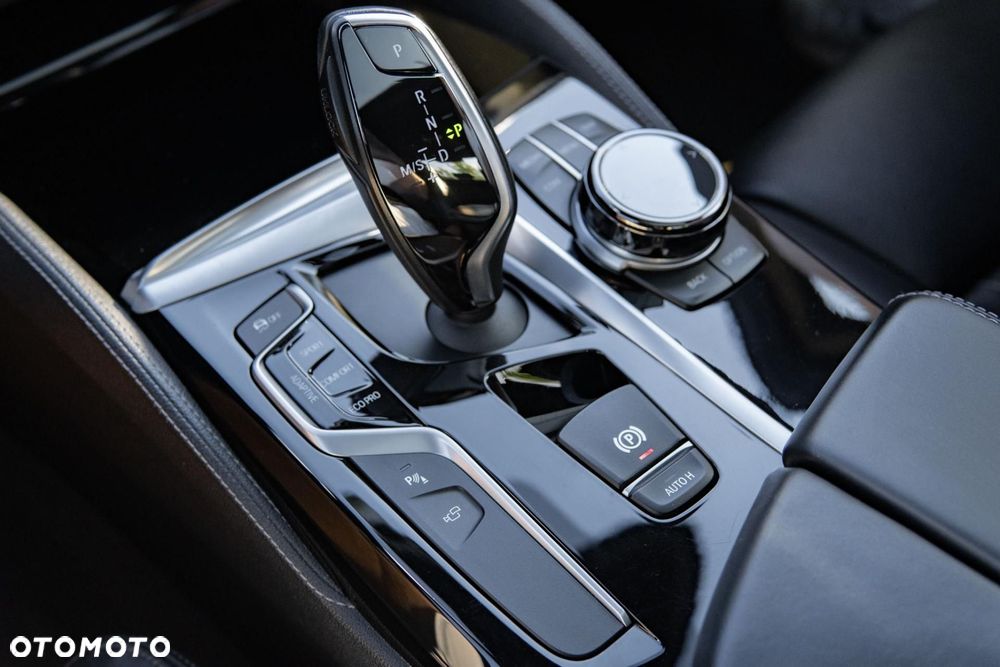 BMW Seria 5 M550i xDrive sport - 18