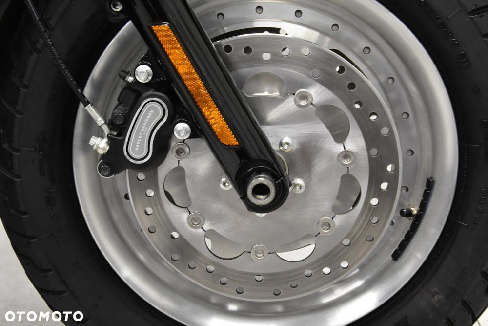 Harley-Davidson Dyna Fat Bob - 32