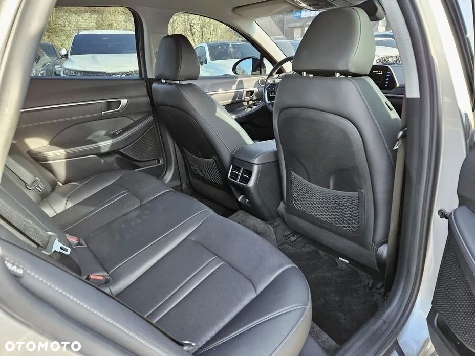 Hyundai Sonata - 12