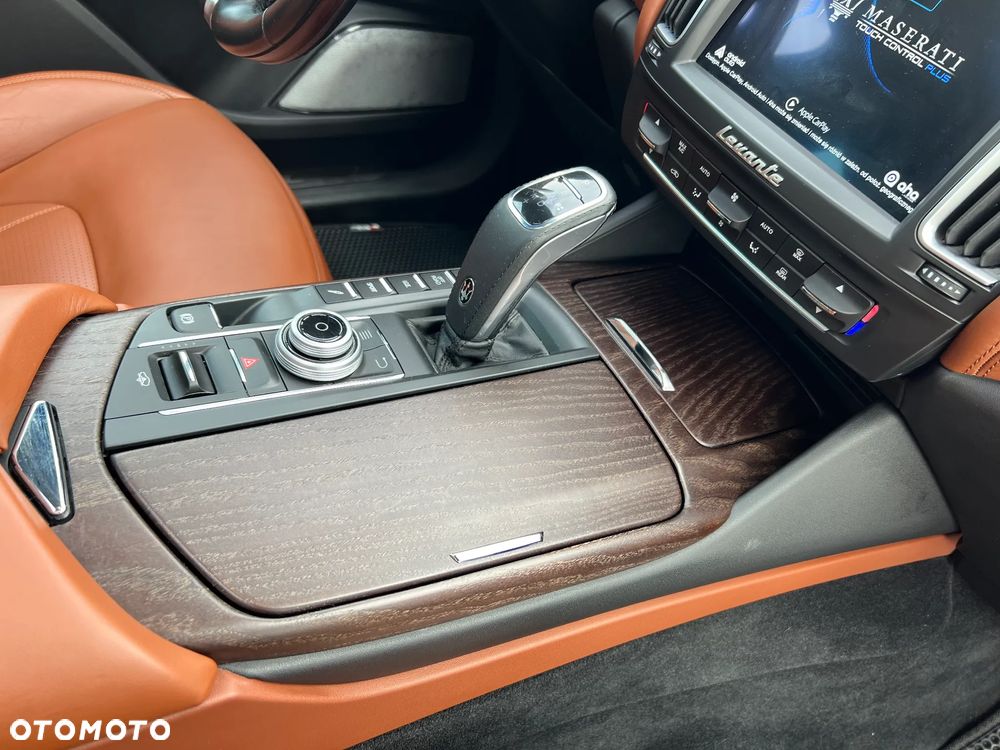 Maserati Levante Q4 GranLusso - 25