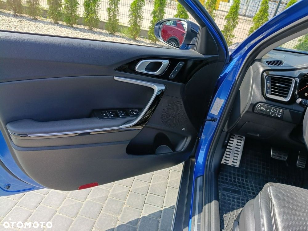 Kia XCeed - 10
