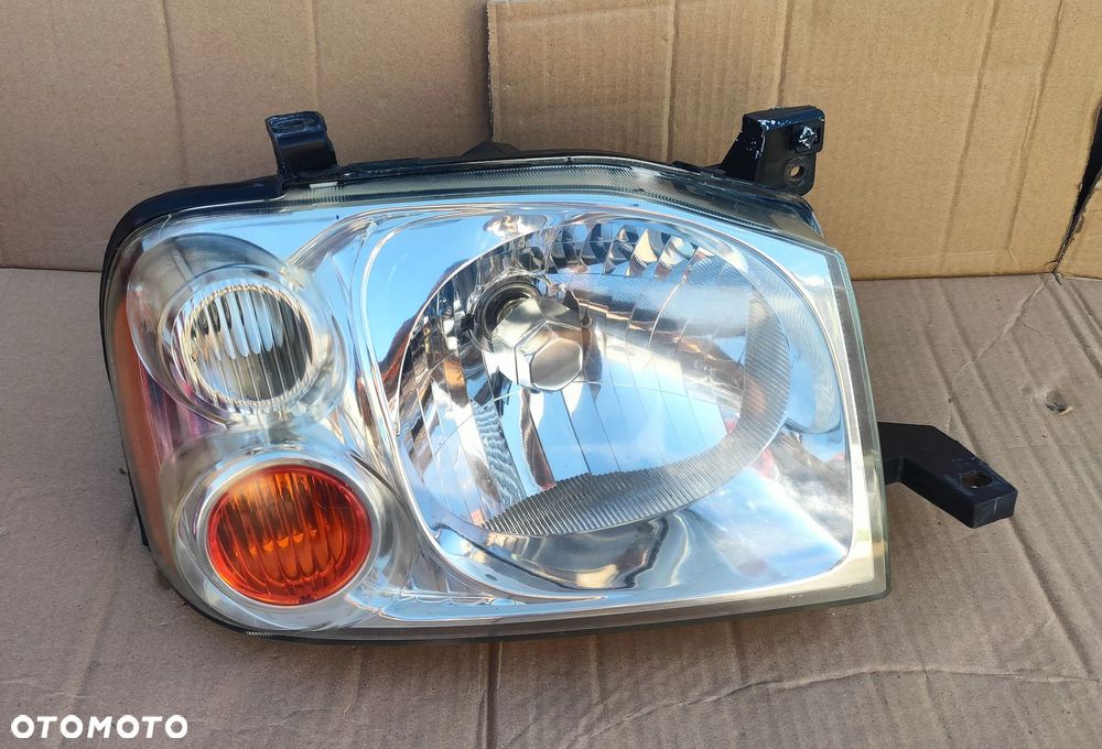 Reflektor prawy Lampa prawa Nissan Navara D22 2001- EU
