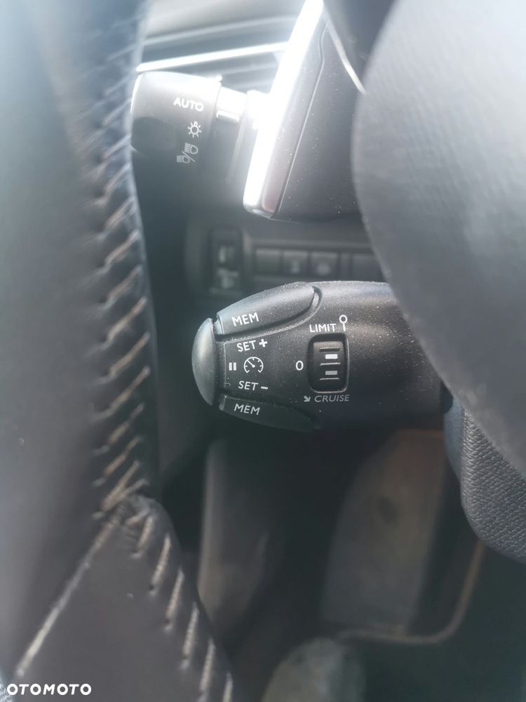 Peugeot 308 - 8
