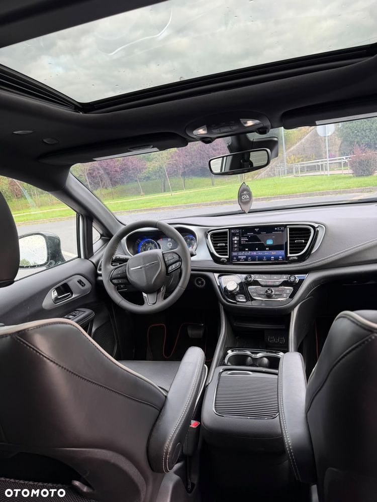 Chrysler Pacifica - 11