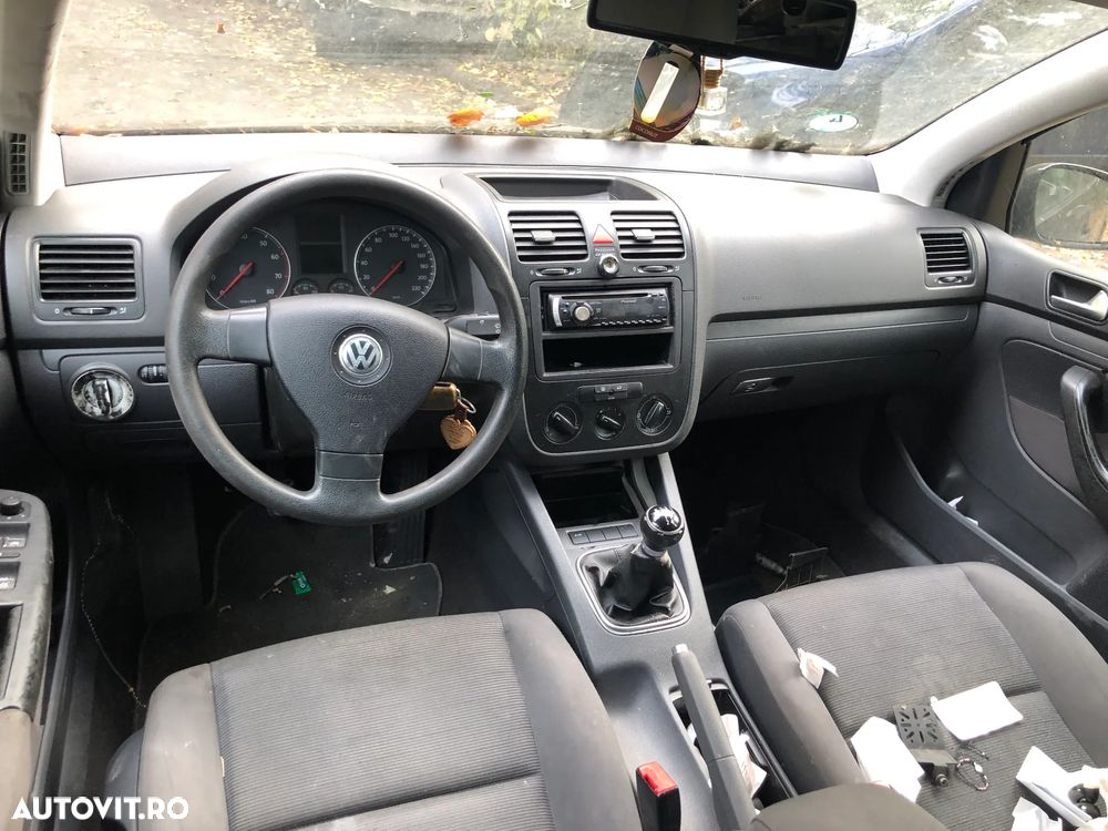 Dezmembrez VW Volkswagen Golf 5 negru benzina 2006 - 4