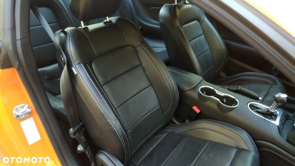 Ford Mustang - 25
