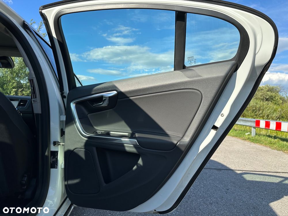 Volvo S60 D5 AWD Momentum - 24