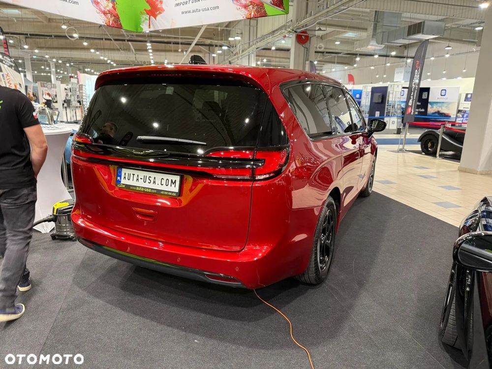 Chrysler Pacifica - 5