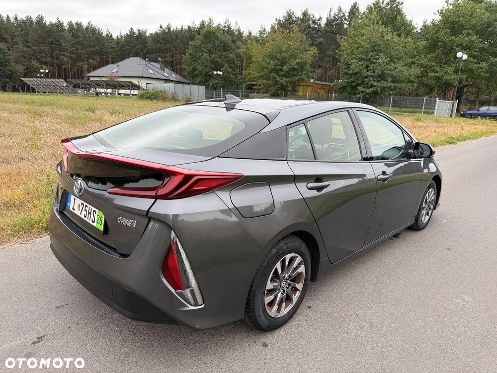 Toyota Prius Hybrid Executive - 7