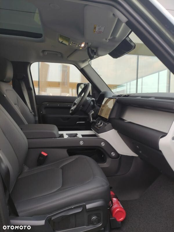 Land Rover Defender - 15