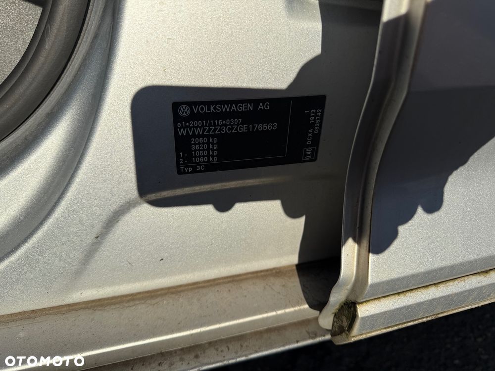 Volkswagen Passat ver-variant-1-6-tdi-scr-dsg-comfortline - 23