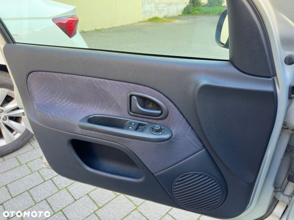 Renault Clio - 18