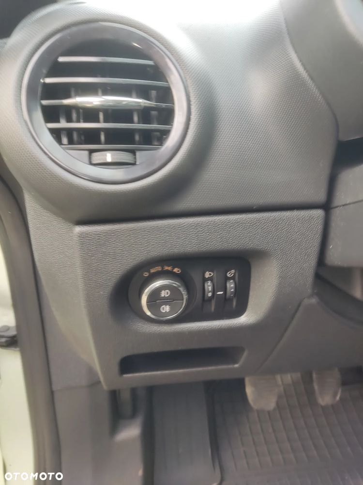 Opel Corsa 1.2 16V Cosmo - 20