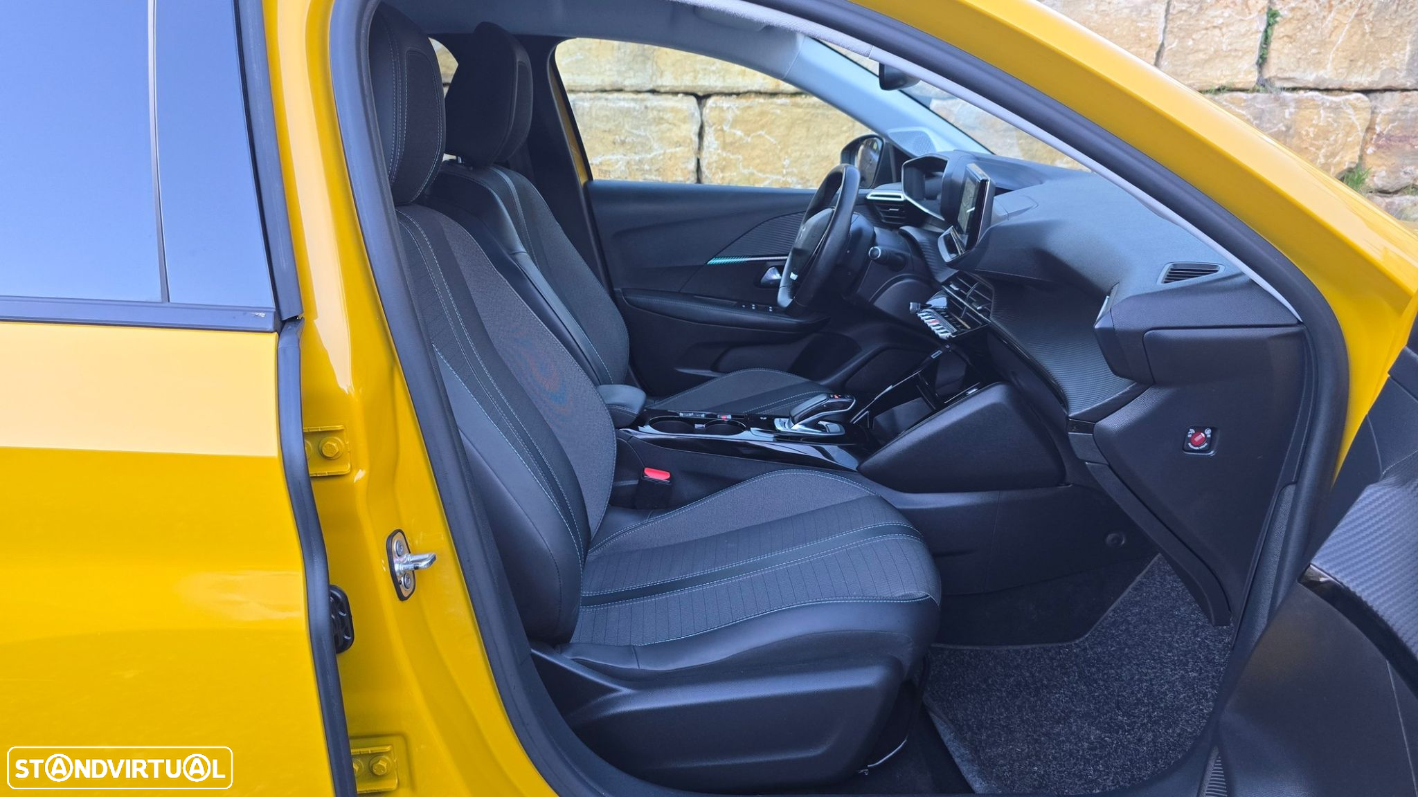 Peugeot e-208 Allure - 41