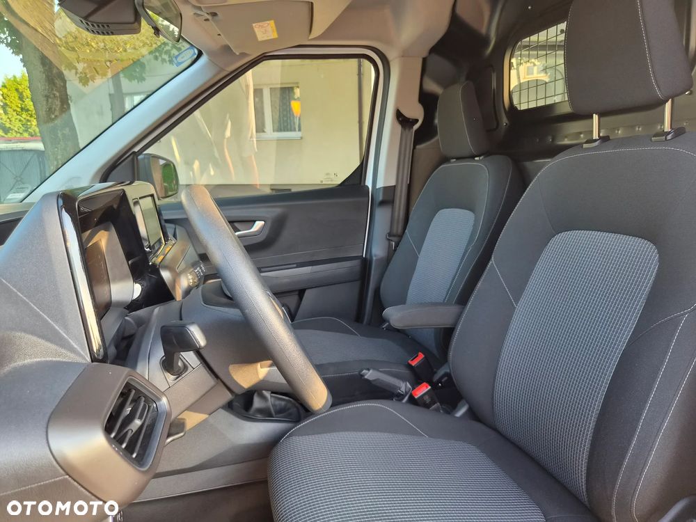 Ford Transit Courier - 12