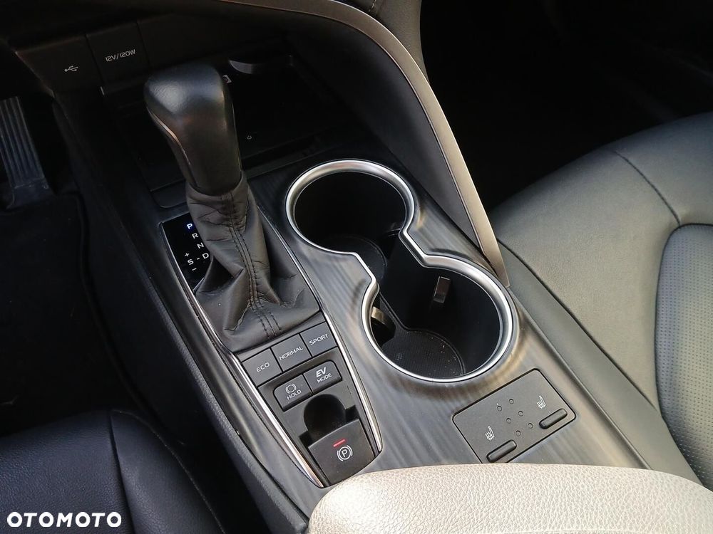 Toyota Camry 2.5 Hybrid Executive CVT - 34