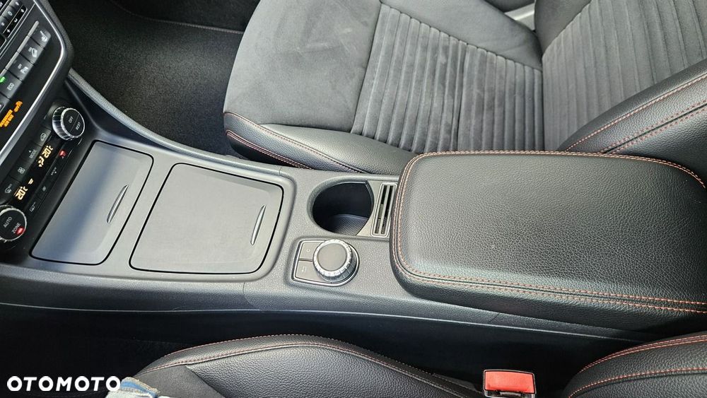 Mercedes-Benz GLA 250 4-Matic AMG Line - 38