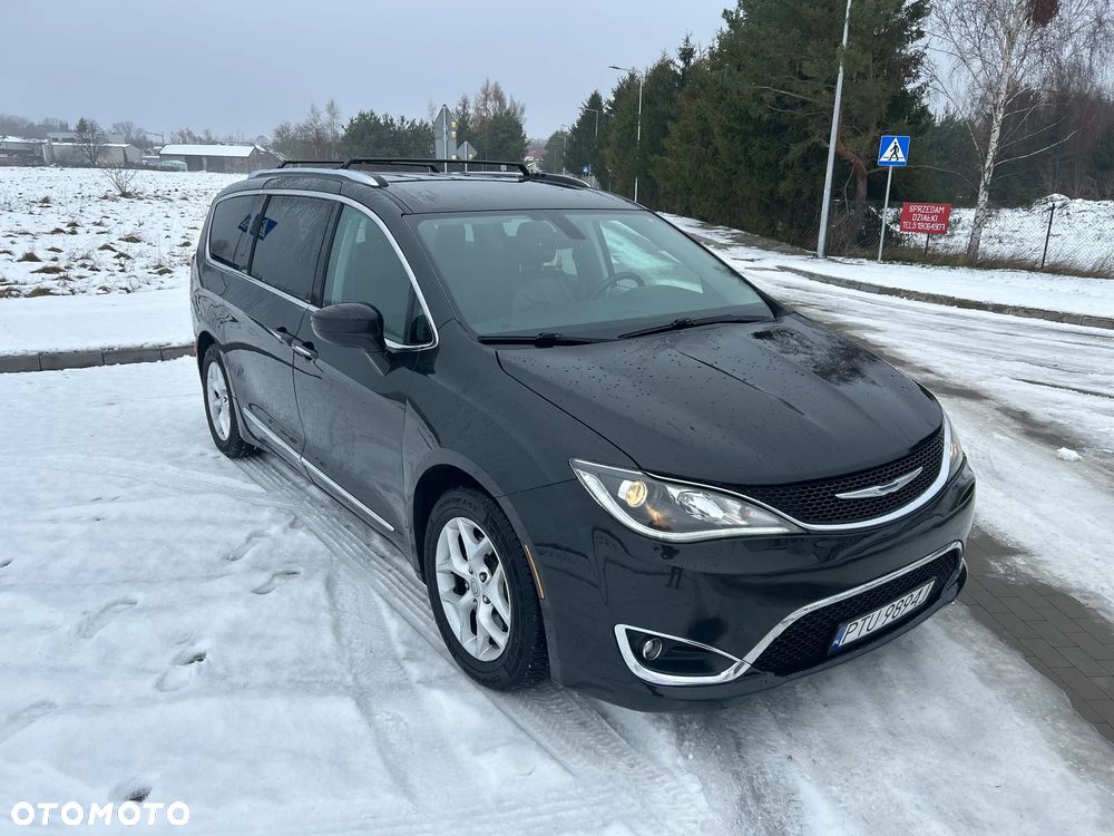 Chrysler Pacifica - 16