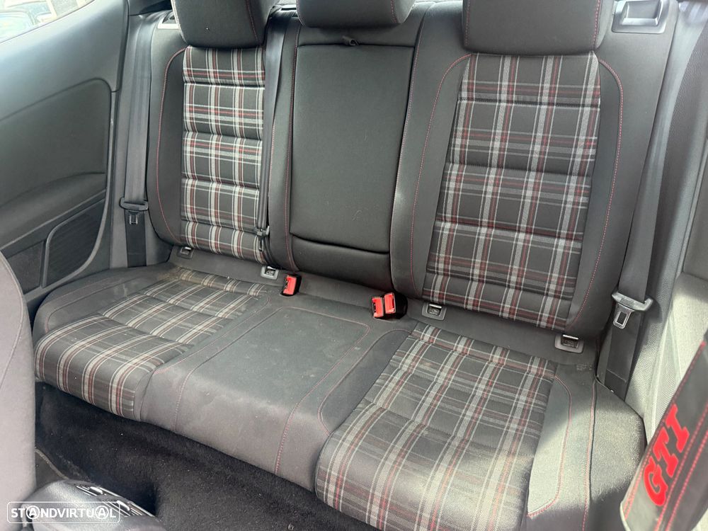 VW Golf 2.0 TSi GTI DSG - 44