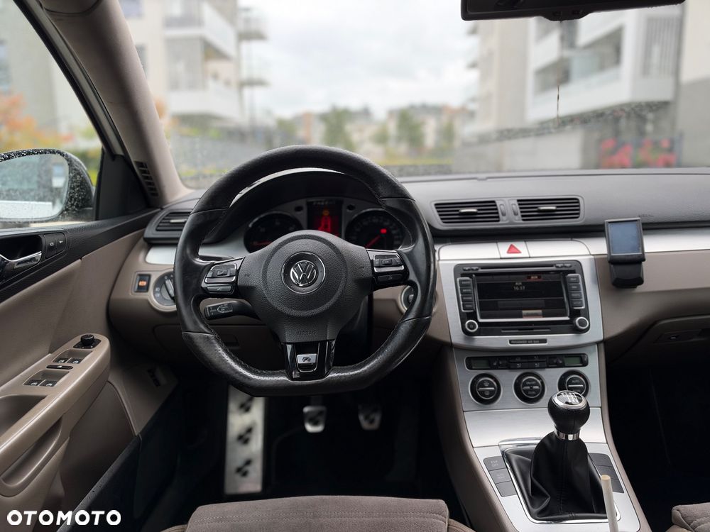 Volkswagen Passat 2.0 TDI DPF R-Line Edition - 12