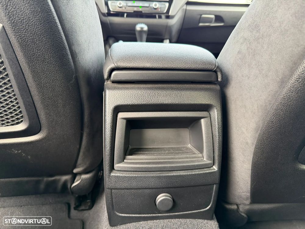 BMW 116 d Pack M - 19