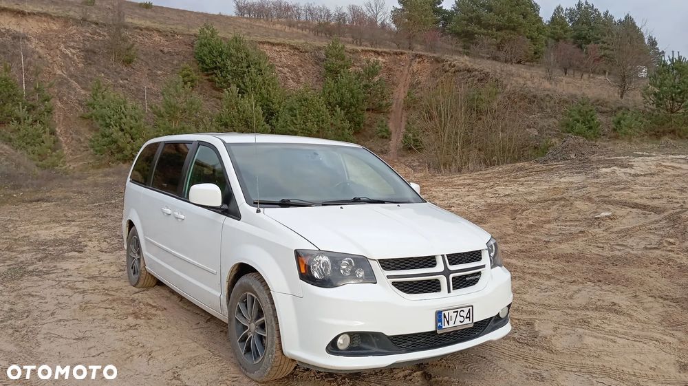Dodge Grand Caravan - 2