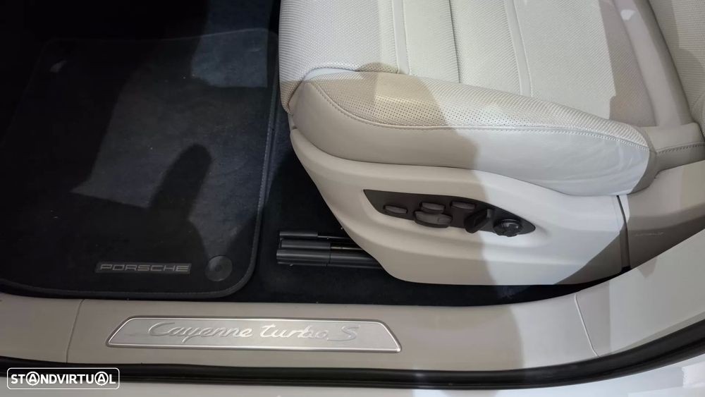 Porsche Cayenne Turbo S E-Hybrid - 21