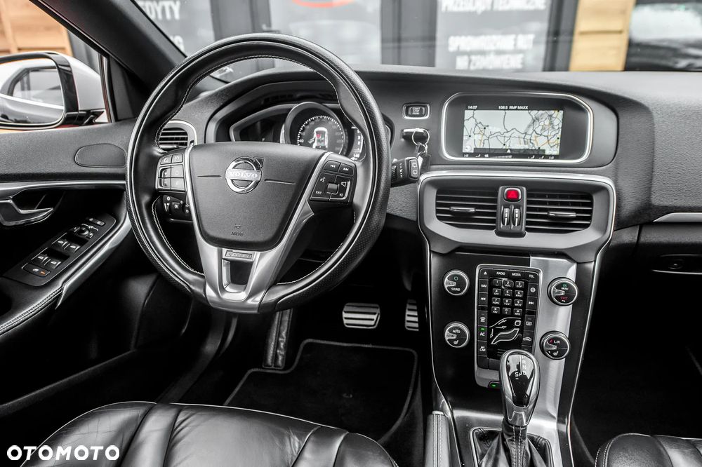 Volvo V40 D4 Drive-E R-Design Momentum - 23