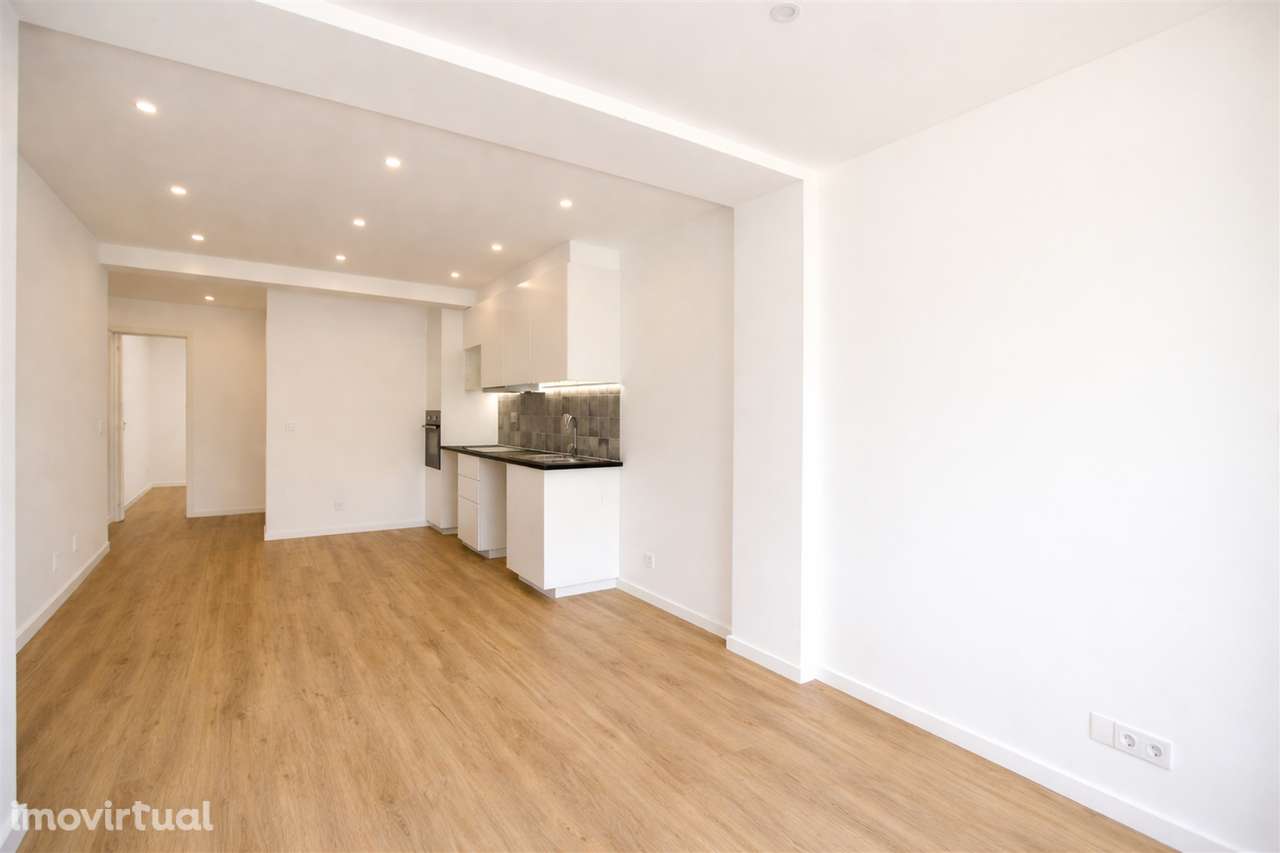 Apartamento T2  remodelado c/Logradouro Mem Martins Mercês - Grande imagem: 3/29