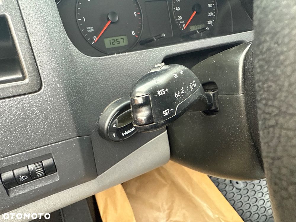 Volkswagen Caravelle - 20