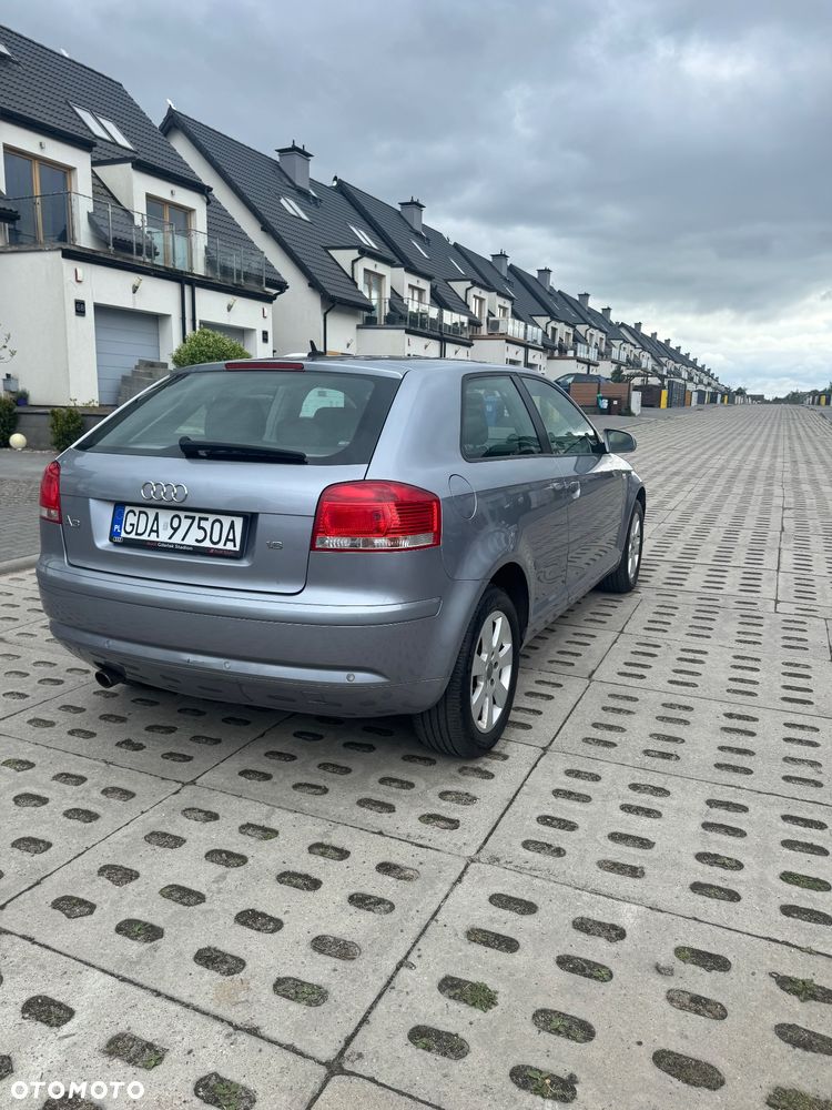 Audi A3 3-drzwiowe 1.6 FSI Attraction - 4