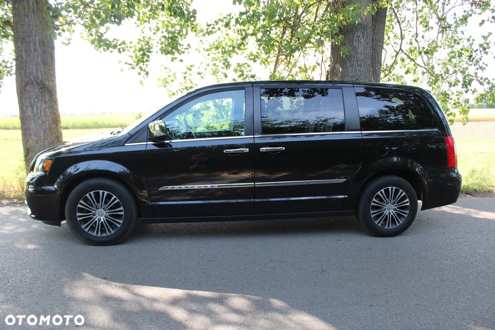 Chrysler Town & Country 3.6 Limited - 9
