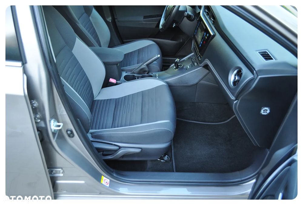 Toyota Auris 1.8 HSD Luna - 32