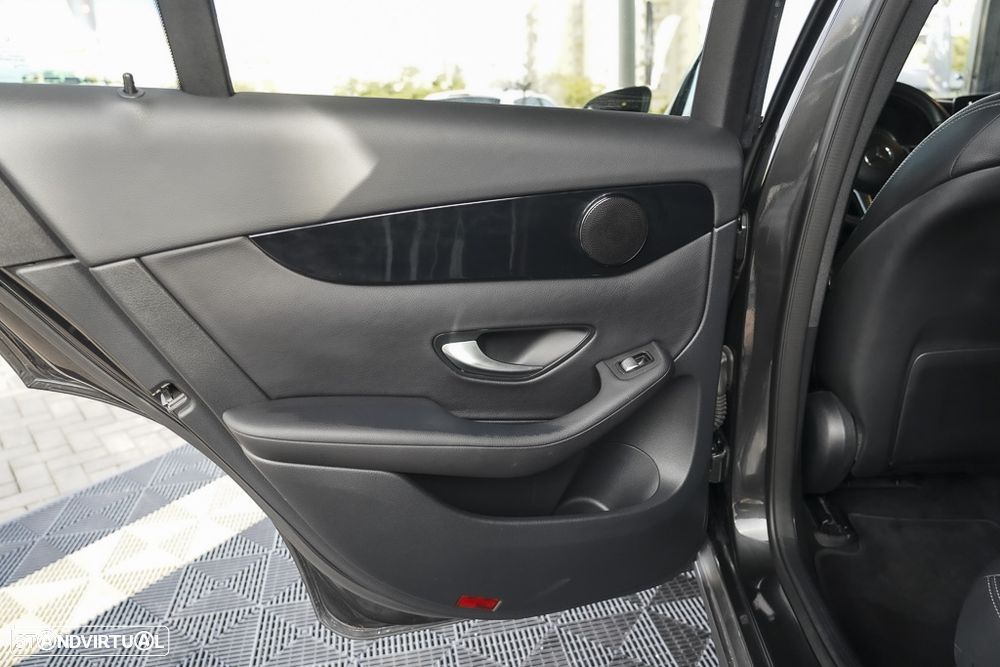 Mercedes-Benz GLC 300 e Coupe 4Matic 9G-TRONIC Avantgarde Advanced - 36