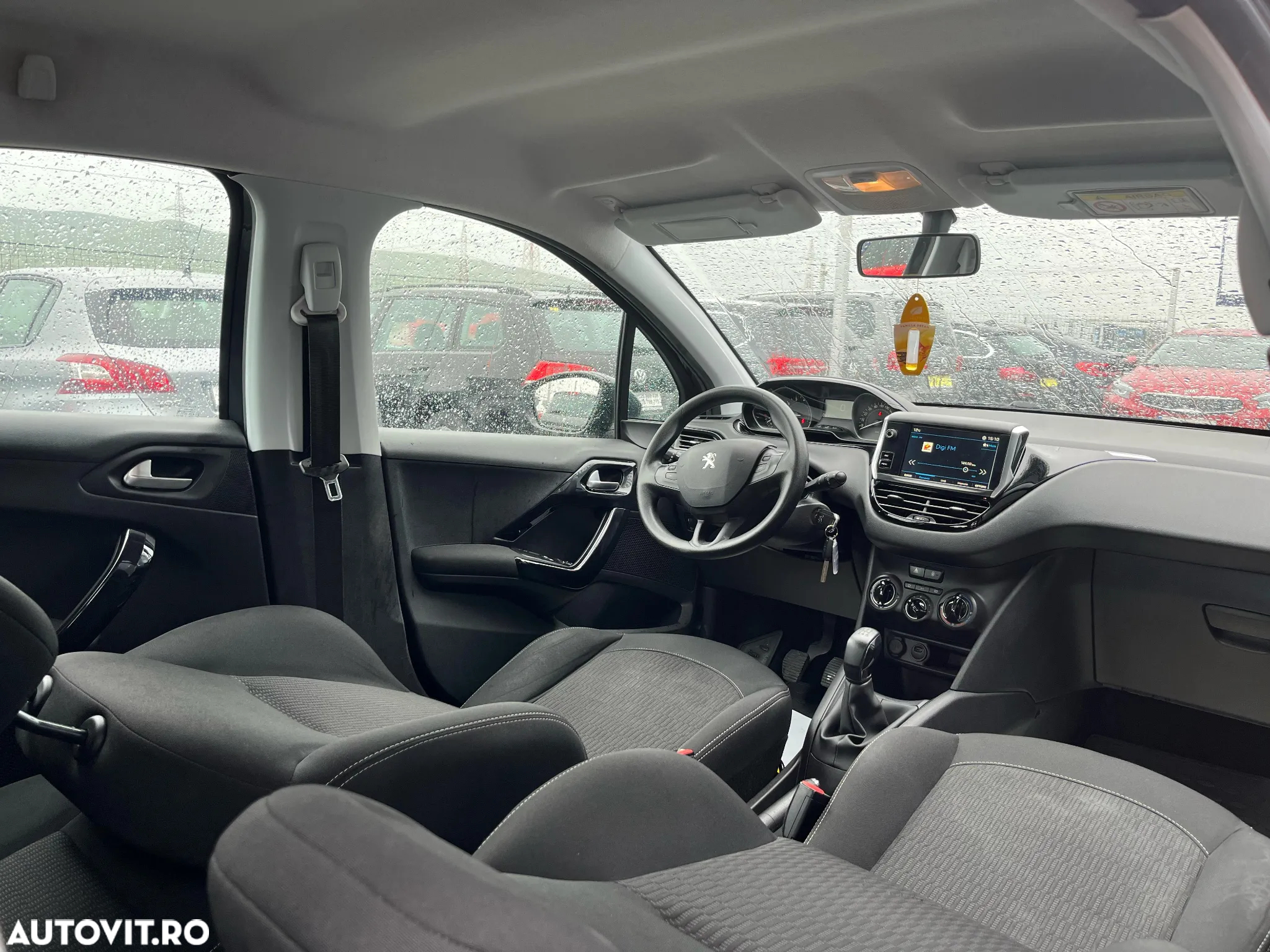 Peugeot 208 1.2 L PureTech Allure - 23