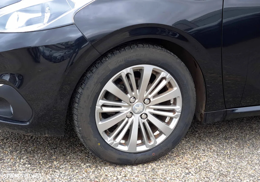 Peugeot 208 1.2 PureTech Signature - 24