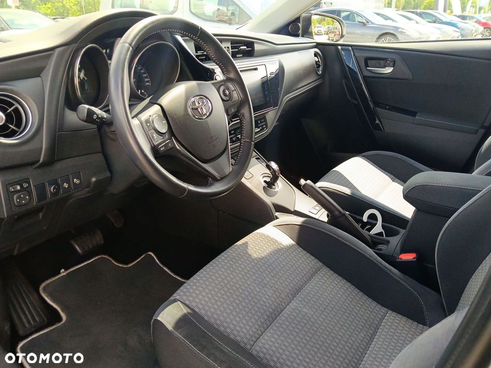 Toyota Auris - 10
