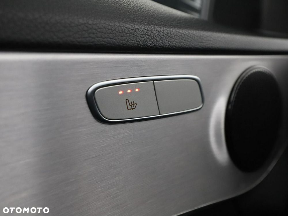 Mercedes-Benz Klasa C 300 9G-TRONIC AMG Line - 38