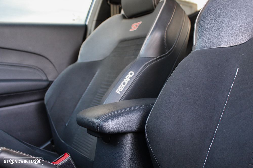 Ford Fiesta 1.5 EcoBoost ST - 44