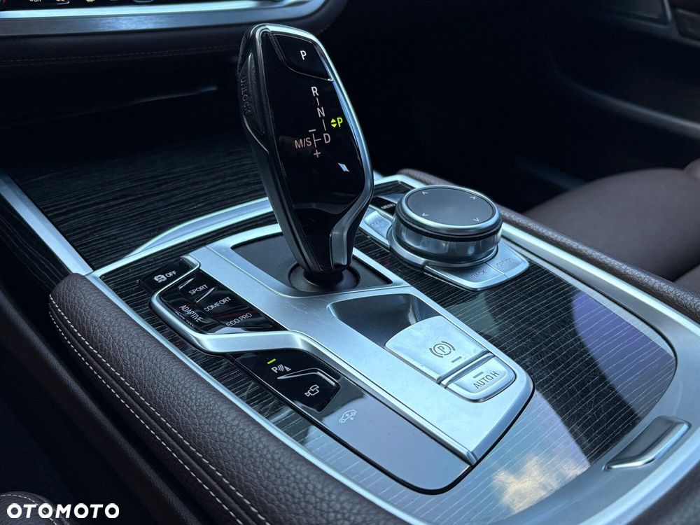 BMW Seria 7 730d xDrive - 34