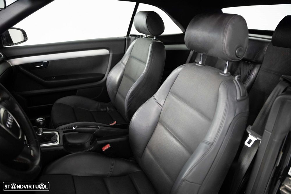 Audi A4 Cabrio 2.0 TDi S-line - 11