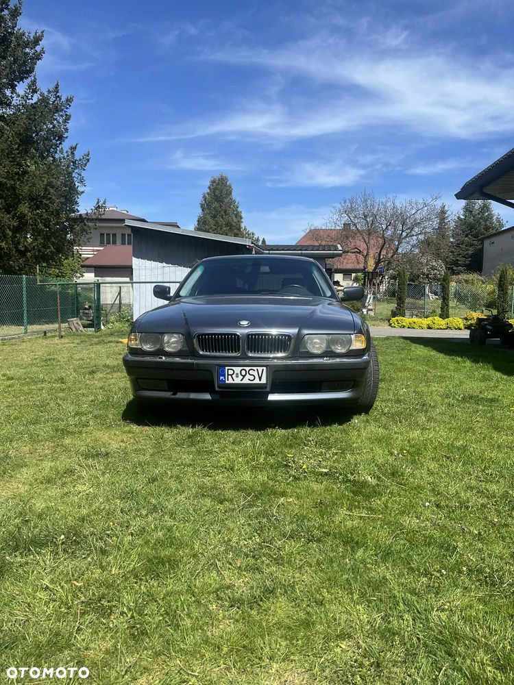 BMW Seria 7 740iL - 4