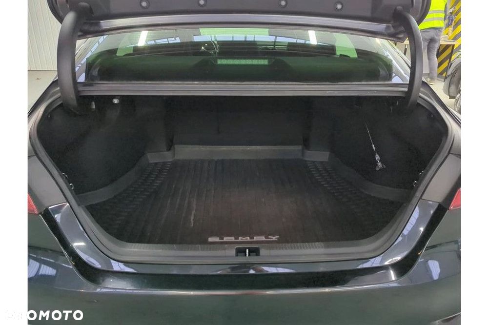 Toyota Camry 2.5 Hybrid Comfort CVT - 11