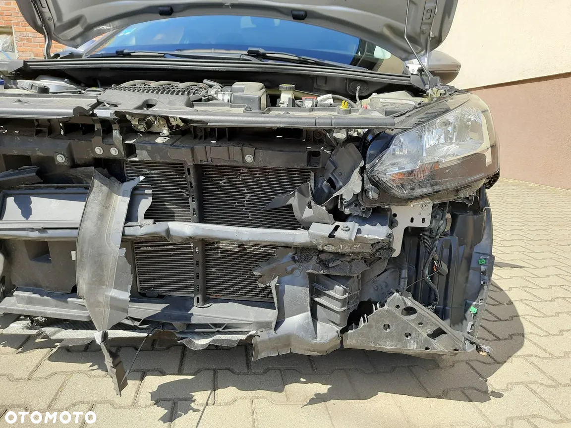 Peugeot 208 - 15