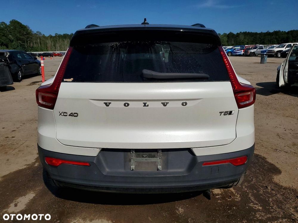 Volvo XC 40 T5 AWD R-Design - 7
