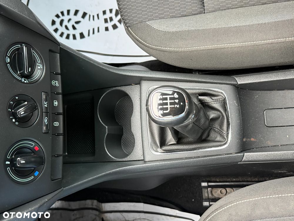 Skoda RAPID Spb 1.2 TSI Style - 38