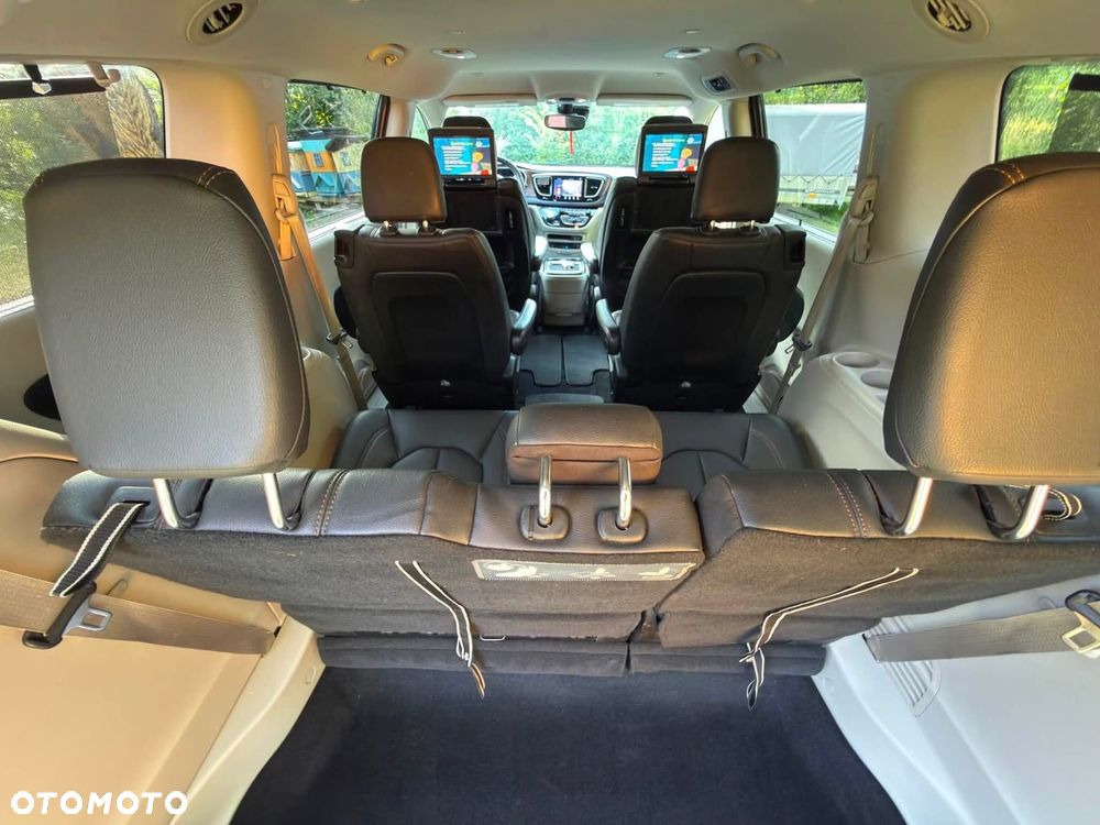 Chrysler Pacifica - 13