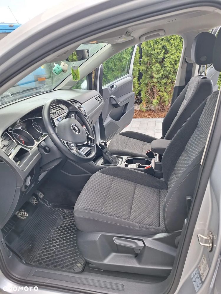 Volkswagen Touran - 16