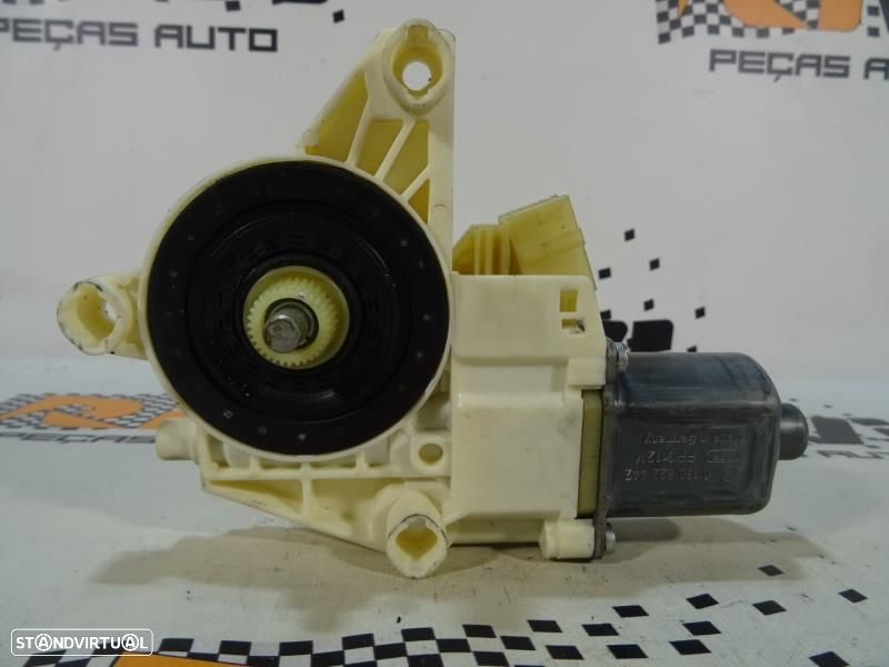 Motor Do Elevador De Vidros Mercedes-Benz C-Class (W204)  0130822442 / - 2